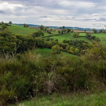 In Auvergne Near Cascade Gour Tatil Evi *