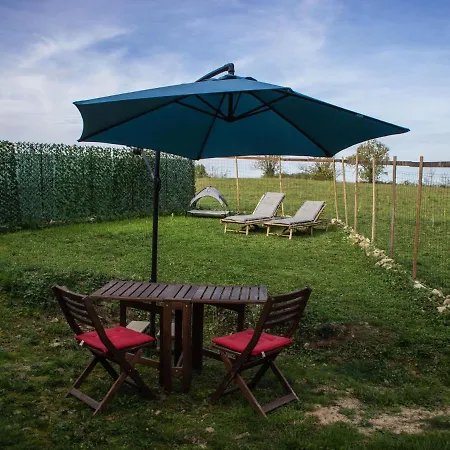 In Auvergne Near Cascade Gour Tatil Evi